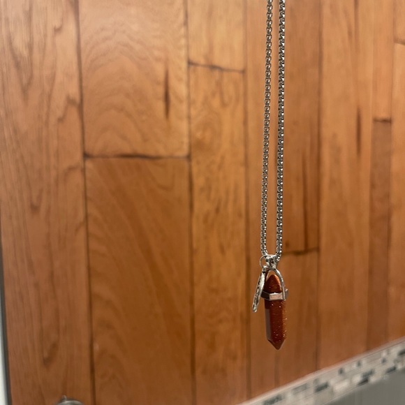 Leo zodiac crystal stone pendant and necklace. Maroon sprinkle crystal - Picture 2 of 3